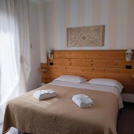 Hotel Garisenda -B&B&Brunch in centro a Riccione- Exterior foto