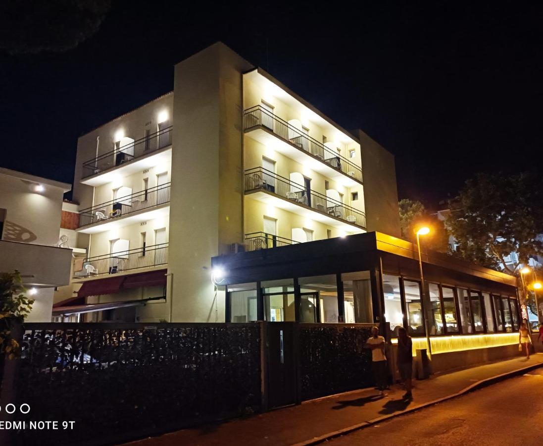 Hotel Garisenda -B&B&Brunch in centro a Riccione- Exterior foto