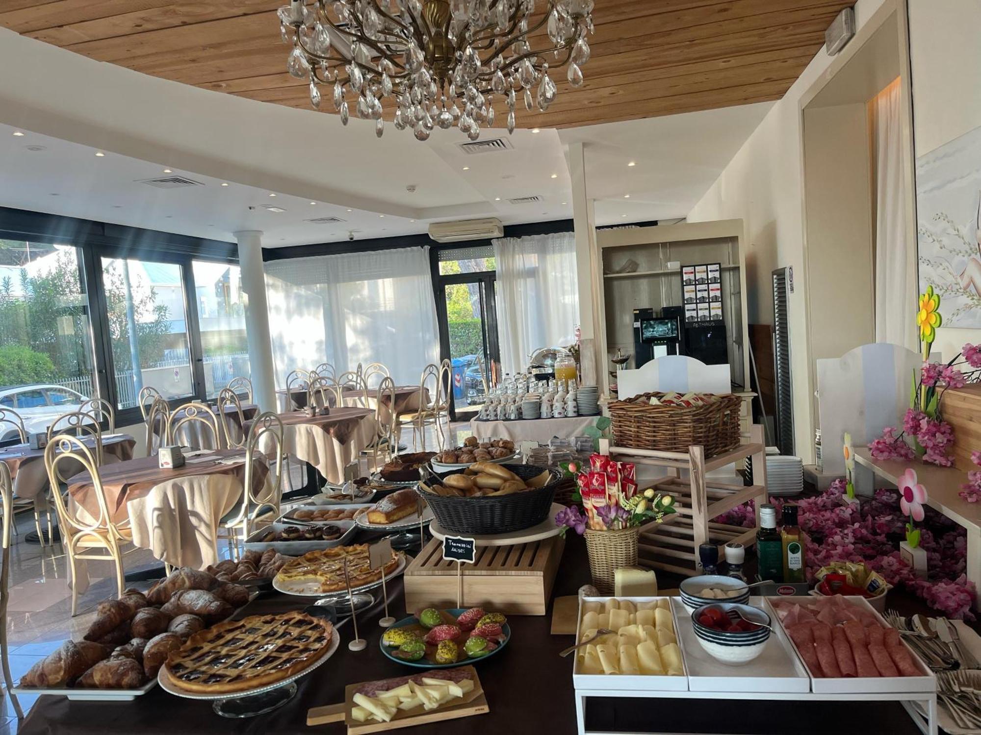 Hotel Garisenda -B&B&Brunch in centro a Riccione- Exterior foto
