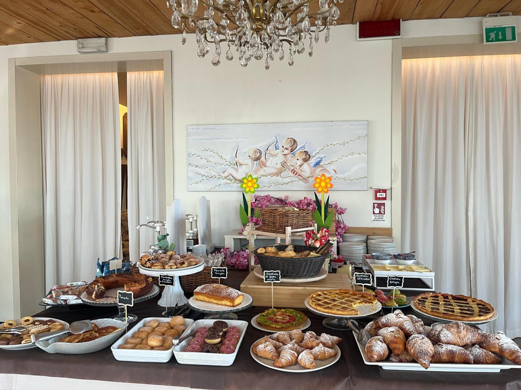 Hotel Garisenda -B&B&Brunch in centro a Riccione- Exterior foto